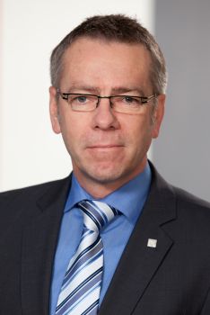 Neuer vertriebstrucktur Gebäudetechnik和Neuer董事Projektgeschäft北格兰富