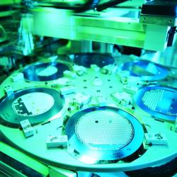 Grundfos beginnt mit industrieller Produktion von Mikrochips, die in jede Pumpe passen