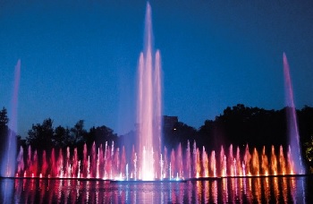 Farbenprächtiges Wasserspektakel dank 116斑点泵